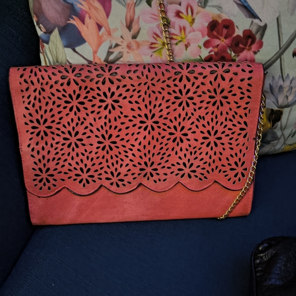 Source Unknown Coral Floral Cutout Clutch - Picture 1 of 8